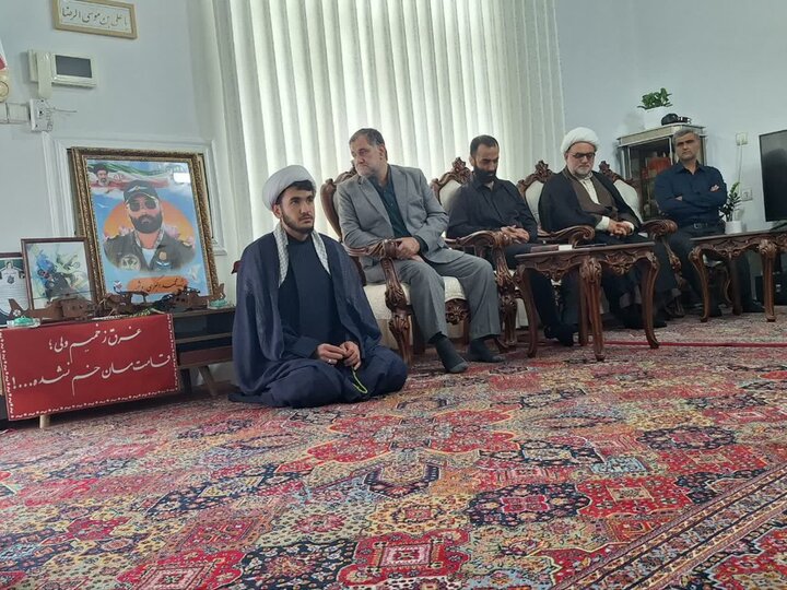 تصاویر/ دیدار طلاب و اساتید مدرسه علمیه خاتم الانبیاء بابل با خانواده شهید رمضان