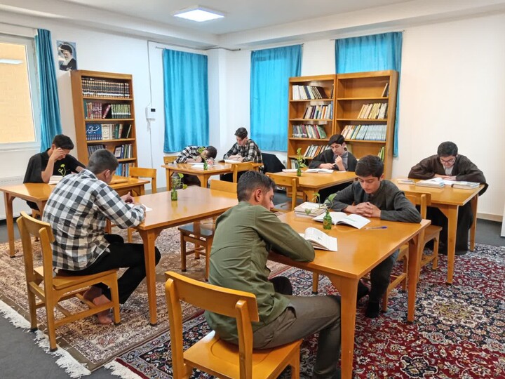 تصاویر / فعالیت طلاب مدرسه علمیه شیخ علیخان زنگنه