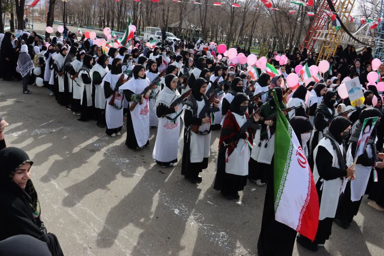 تصاویر/ اجتماع و رزمایش بزرگ دختران جان فدای ایران در چالدران