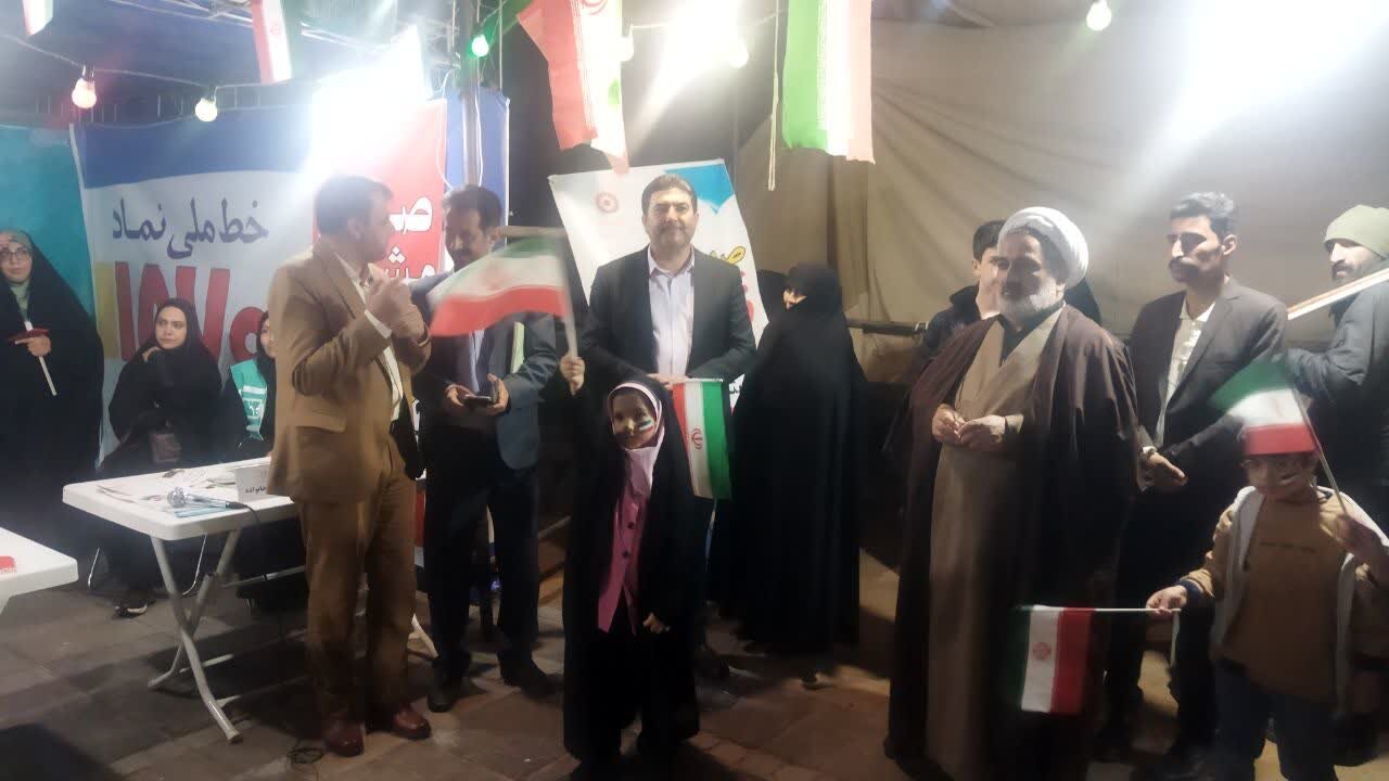 ملت ایران در خیابانها صحنه ای از وفداری وایستادگی تبدیل کرده اند