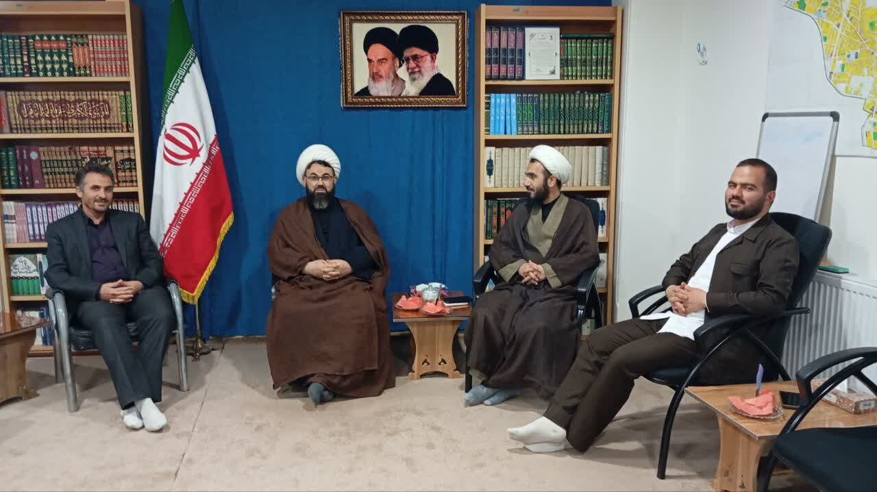 سرمایه گذاری بر روی ارتقای آگاهی دینی و سیاسی دانش آموزان ضروری است