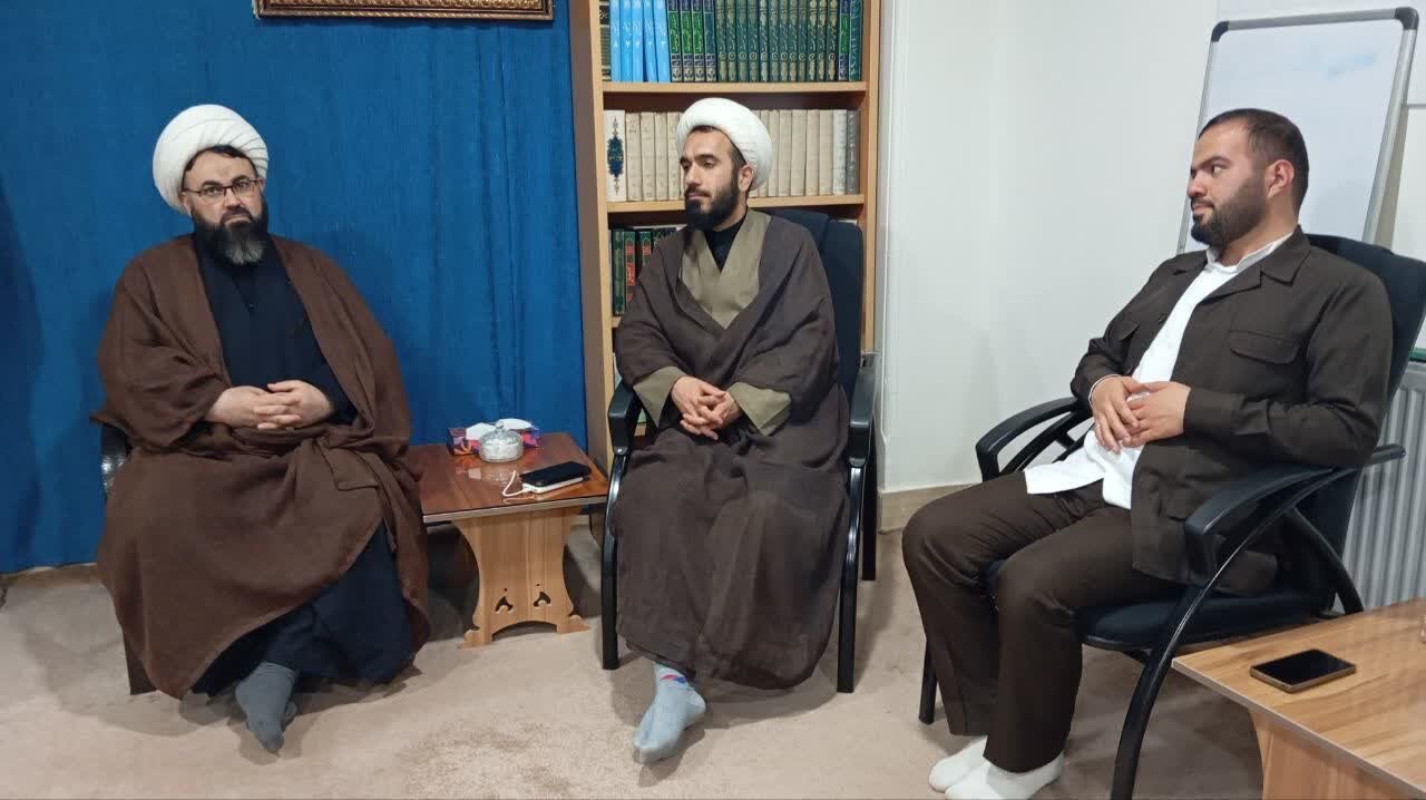 سرمایه گذاری بر ارتقای آگاهی دینی و سیاسی دانش آموزان مانعی در برابر تهاجمات فرهنگی دشمنان است