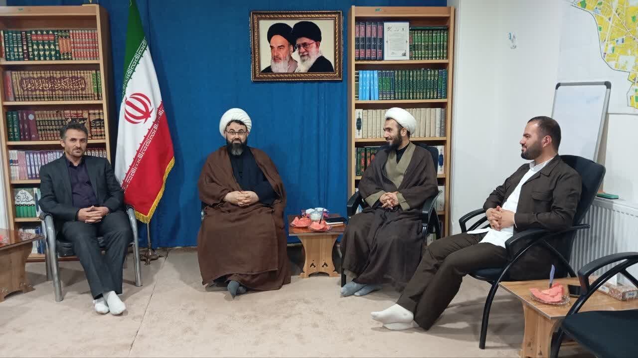 سرمایه گذاری بر روی ارتقای آگاهی دینی و سیاسی دانش آموزان ضروری است