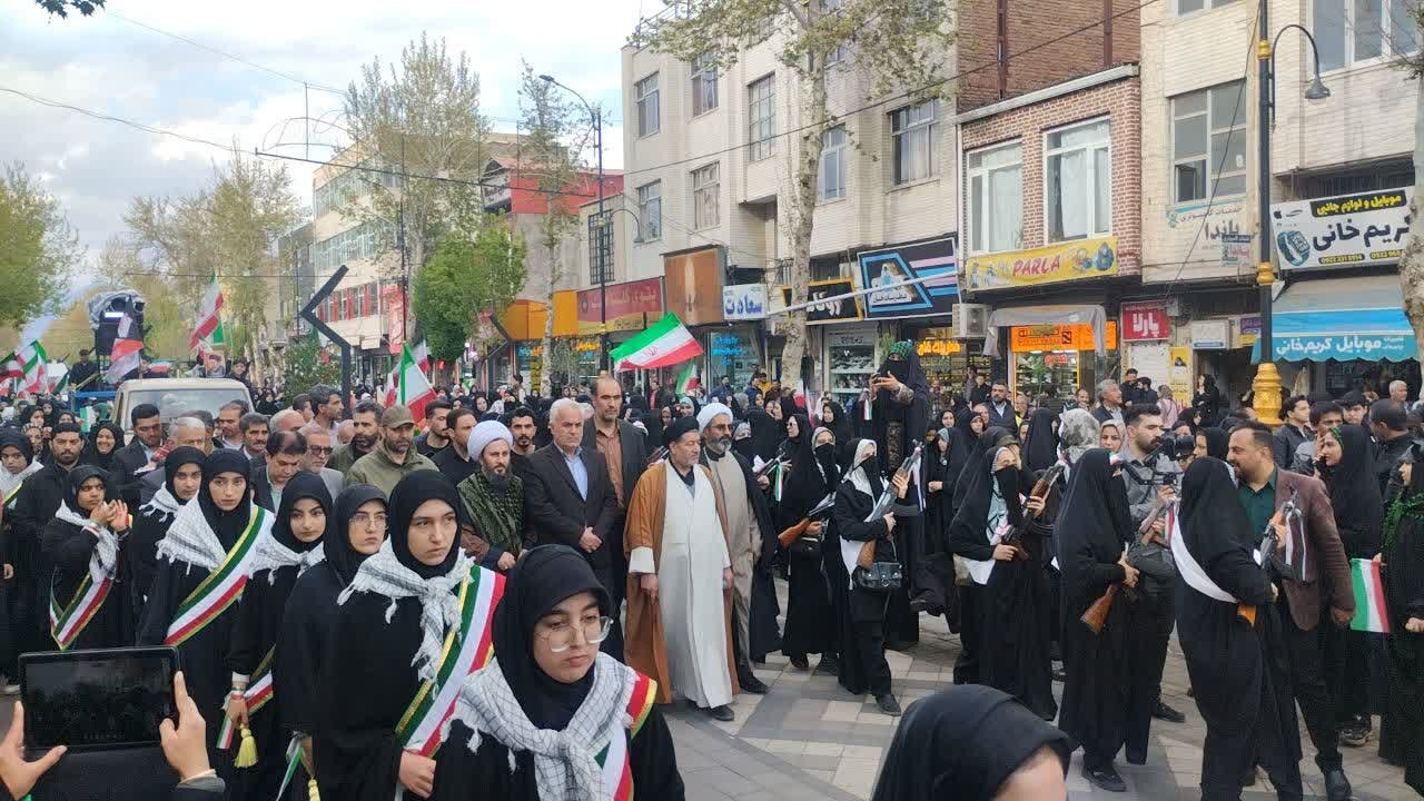 فیلم| خیزش حماسی دختران خوی در رزمایش جان‌فدای ایران