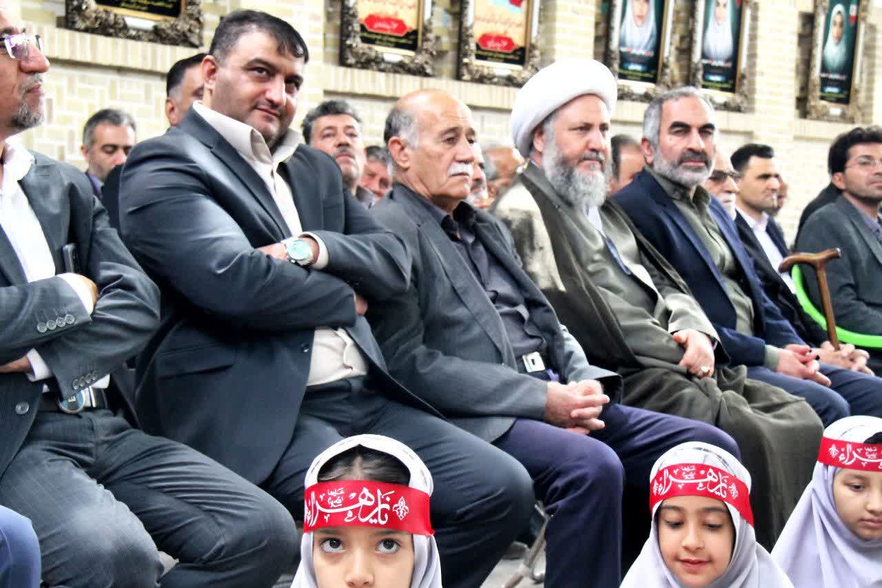 شهداء، الگوی سعادت و ایثار برای دانش‌آموزان هستند