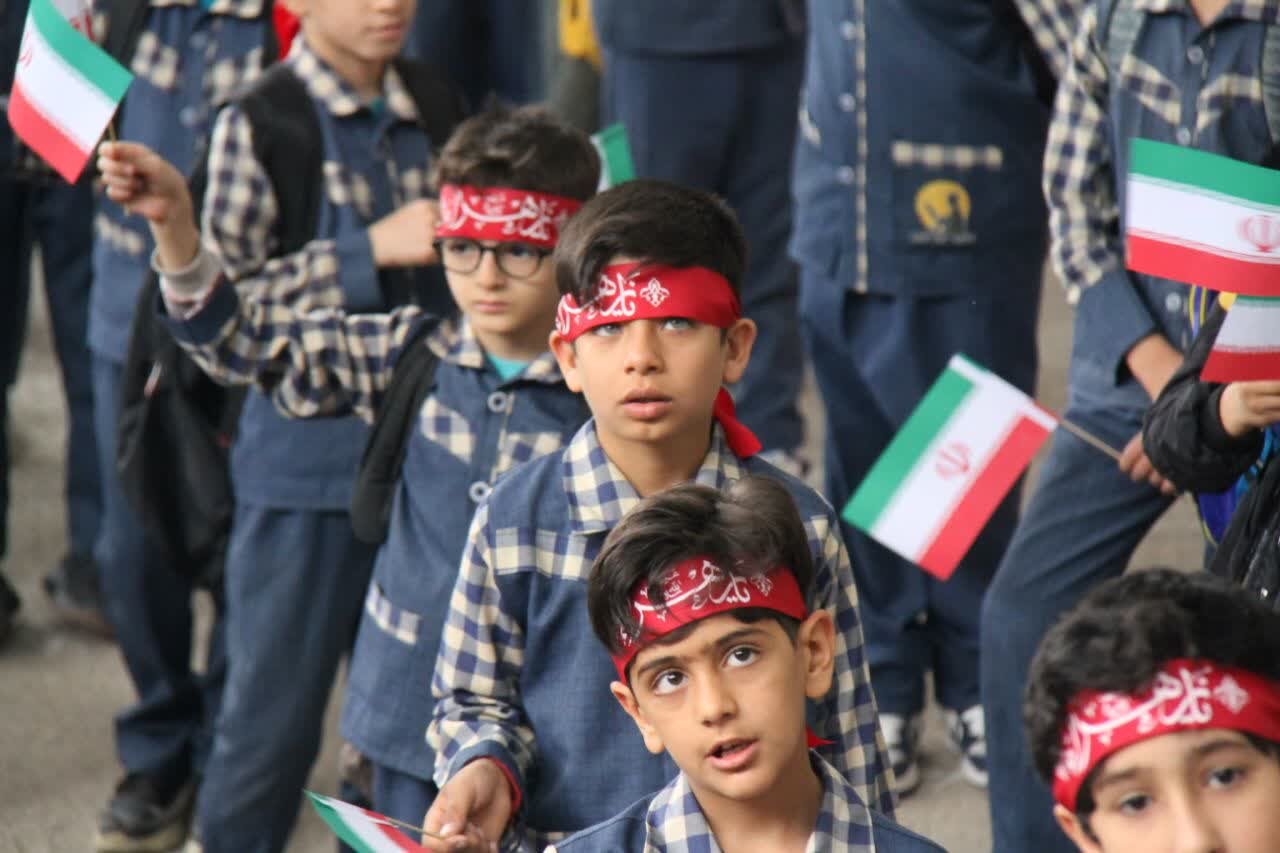 شهداء، الگوی سعادت و ایثار برای دانشآموزان هستند+تصاویر