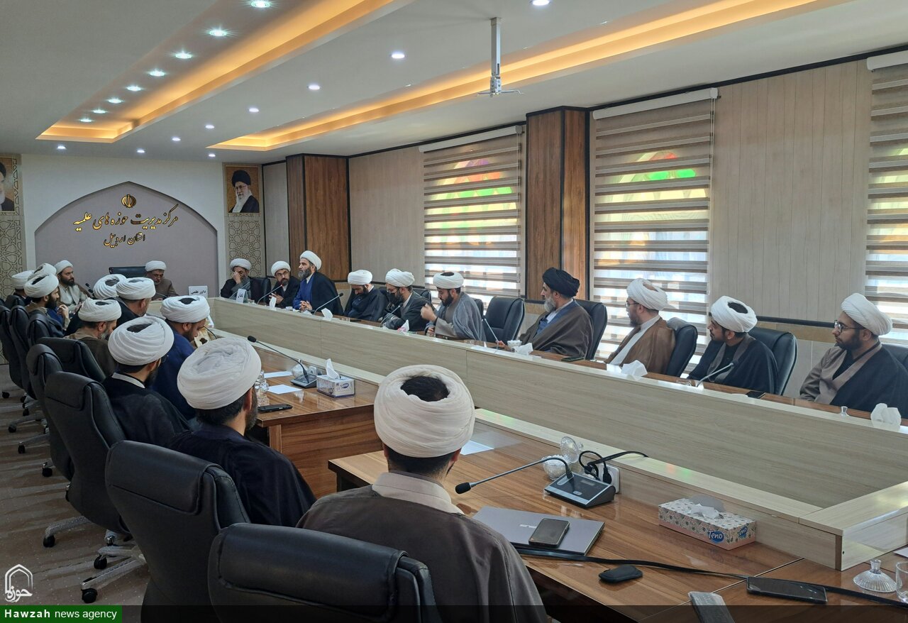 تصاویر/ برگزاری کرسی‌ آزاد اندیشی حوزه علمیه اردبیل