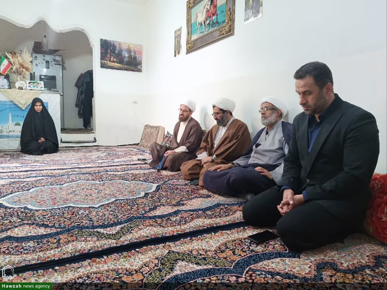 تجلیل مدیر مدرسه علمیه نهاوند از خانواده شهدا