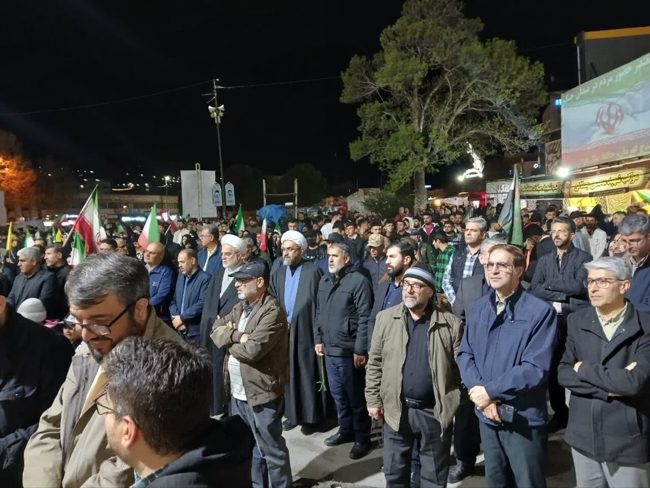 فیلمl اجتماع مردم سنندج در پاسداشت یاد امامِ شهیدِ و اعلام بیعت با رهبر انقلاب اسلامی؛ آیت‌الله سیدمجتبی خامنه‌ای