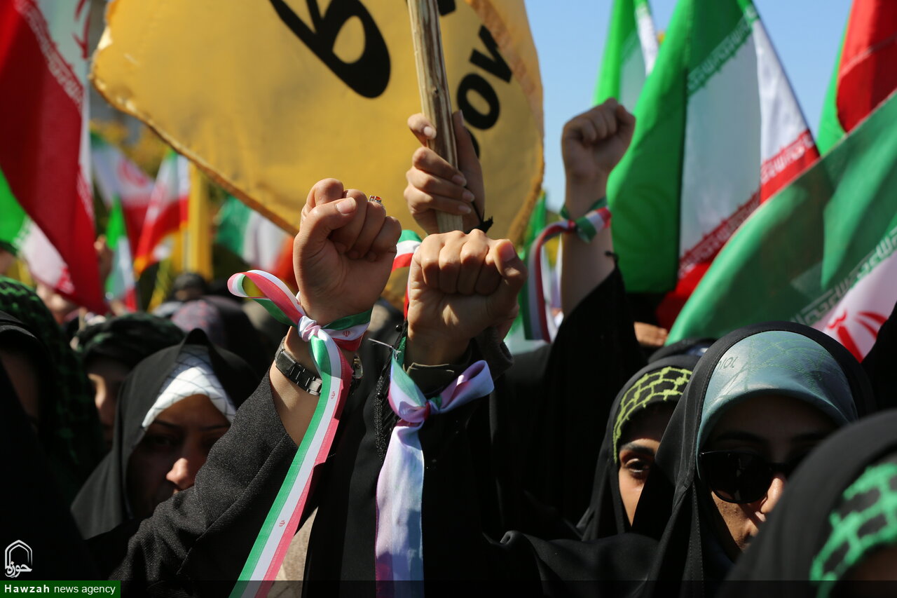 اجتماع باشکوه دختران جان‌فدا و بانوان ولایتمدار اصفهان در میدان نقش جهان برگزار شد