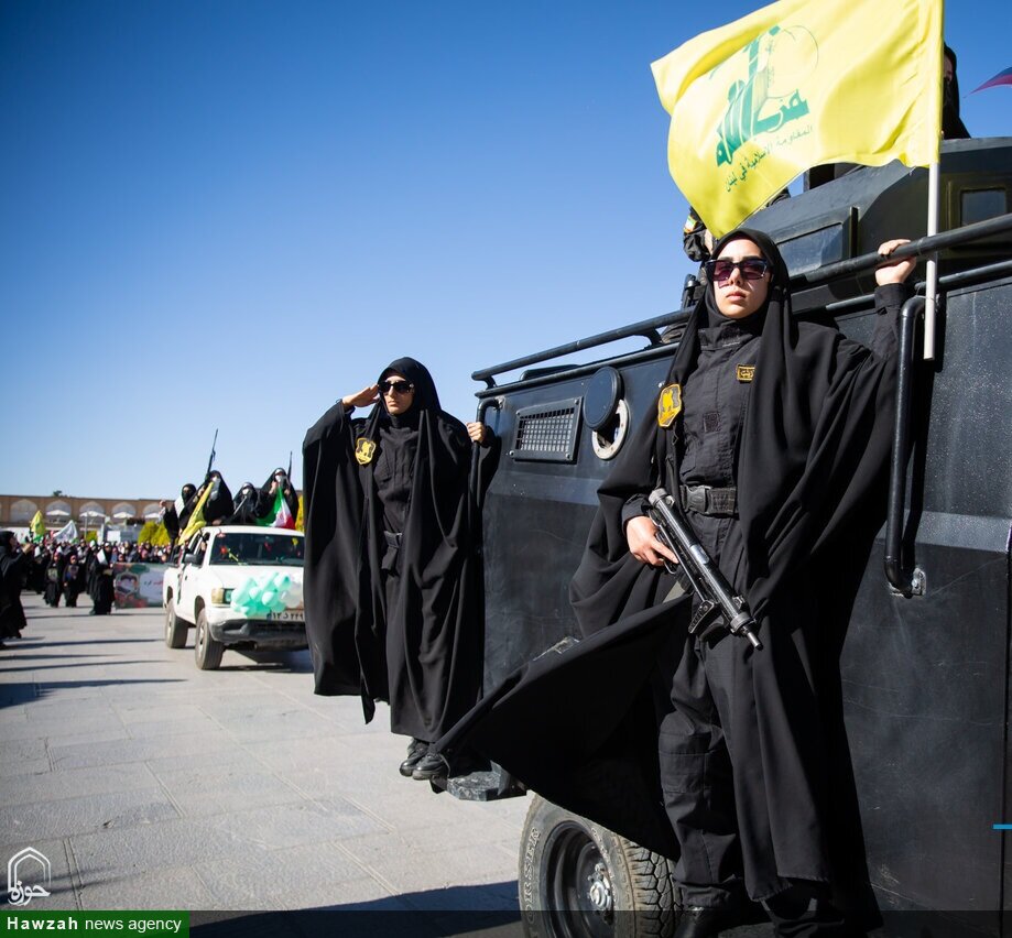 اجتماع باشکوه دختران جانفدا و بانوان ولایتمدار اصفهان در میدان نقش جهان برگزار شد
