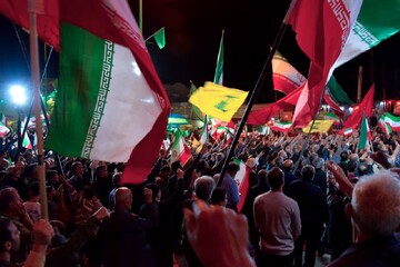 تصاویر| تجمع خود جوش شبانه مردمی در شب پنجاه و چهارم از جنگ رمضان در آران و بیدگل