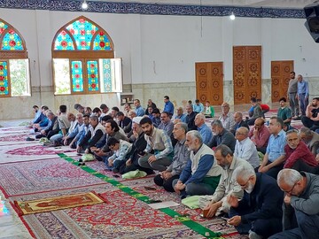 تصاویر/ برگزاری نماز جمعه شهر امامزاده عبدالله (ع) آمل