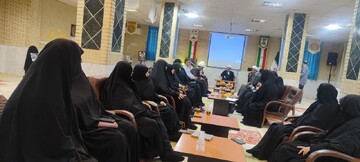 تصاویر/ نشست مدیر حوزه های علمیه خواهران با کادر و اساتید مدرسه علمیه خواهران کنگان