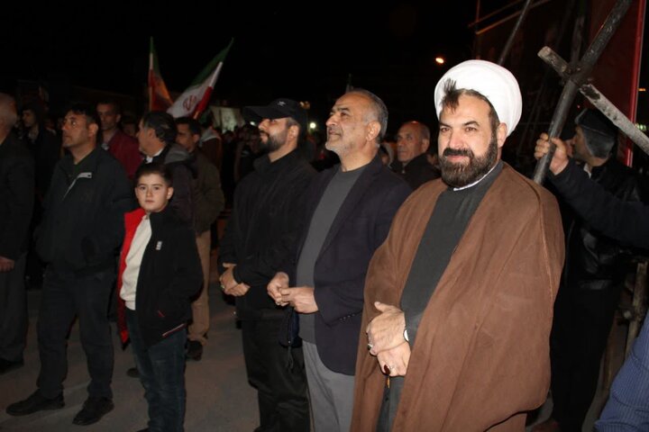 تصاویر/ پنجاه و چهار شب متوالی؛ مردم شهرستان ماکو  پای کار نظام و انقلاب