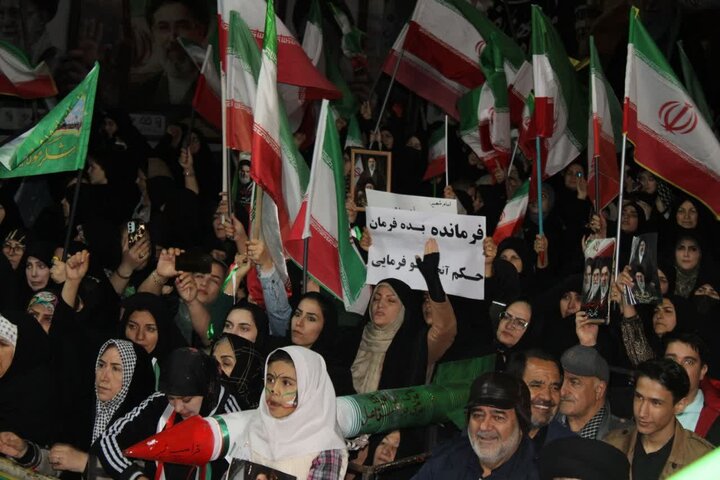 تصاویر/ پنجاه و چهار شب متوالی؛ مردم شهرستان ماکو  پای کار نظام و انقلاب
