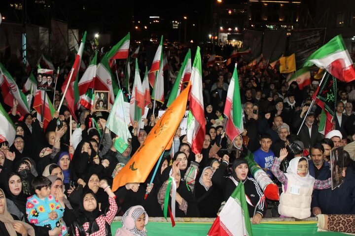 تصاویر/ پنجاه و چهار شب متوالی؛ مردم شهرستان ماکو  پای کار نظام و انقلاب