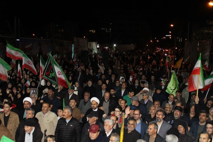 تصاویر/ پنجاه و چهار شب متوالی؛ مردم شهرستان ماکو  پای کار نظام و انقلاب