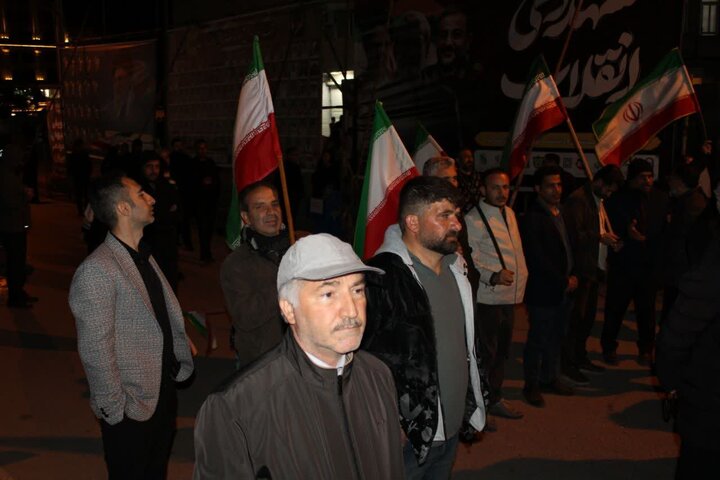 تصاویر/ پنجاه و چهار شب متوالی؛ مردم شهرستان ماکو  پای کار نظام و انقلاب