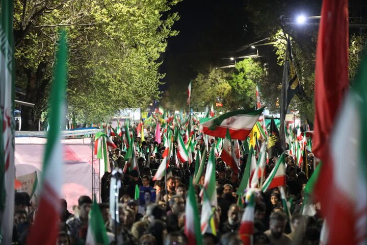 تصاویر/  پنجاه و چهارمین شب؛ تجمع مردمی شهرستان ارومیه در محکومیت جنایات دشمنان و خونخواهی رهبر شهید