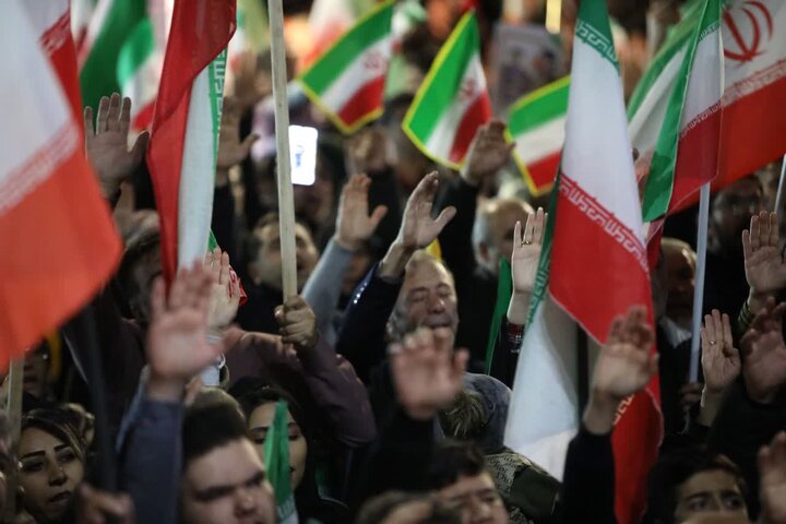 تصاویر/  پنجاه و چهارمین شب؛ تجمع مردمی شهرستان ارومیه در محکومیت جنایات دشمنان و خونخواهی رهبر شهید