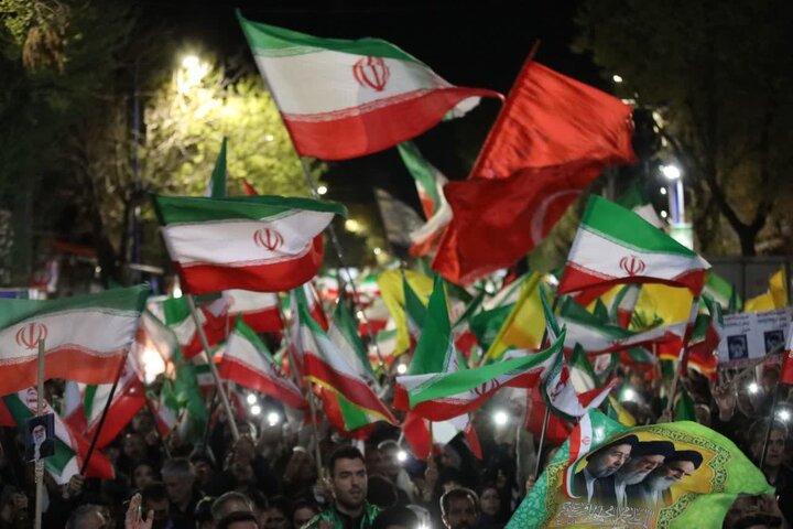 تصاویر/  پنجاه و چهارمین شب؛ تجمع مردمی شهرستان ارومیه در محکومیت جنایات دشمنان و خونخواهی رهبر شهید