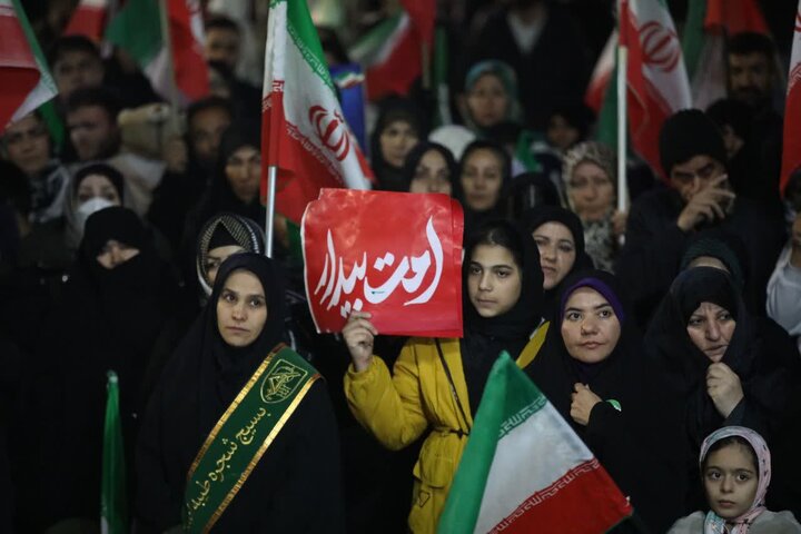 تصاویر/  پنجاه و چهارمین شب؛ تجمع مردمی شهرستان ارومیه در محکومیت جنایات دشمنان و خونخواهی رهبر شهید