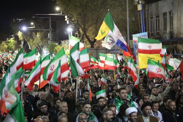 تصاویر/  پنجاه و چهارمین شب؛ تجمع مردمی شهرستان ارومیه در محکومیت جنایات دشمنان و خونخواهی رهبر شهید