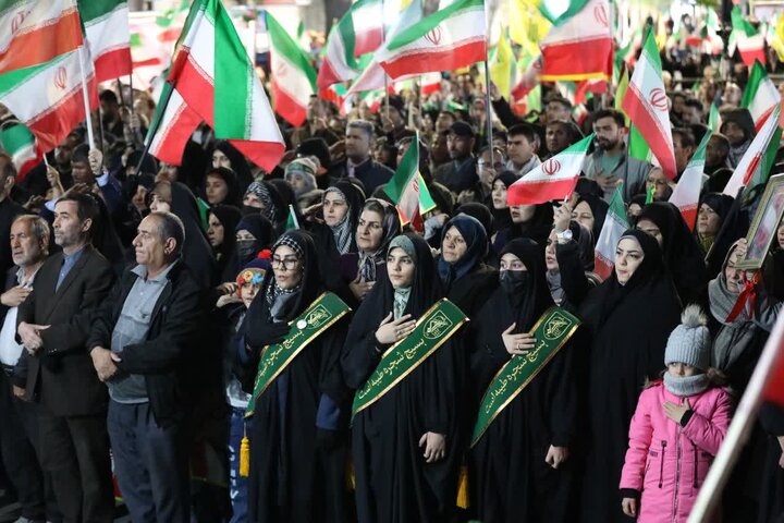 تصاویر/  پنجاه و چهارمین شب؛ تجمع مردمی شهرستان ارومیه در محکومیت جنایات دشمنان و خونخواهی رهبر شهید