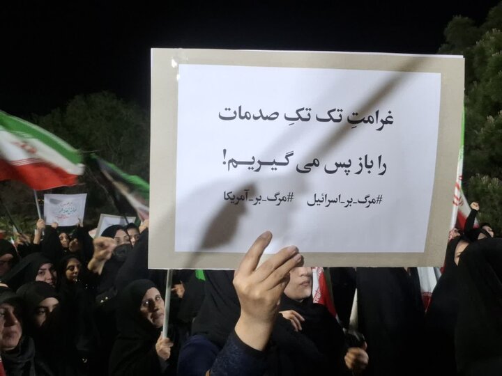 تصاویر / پنجاه و چهارمین شب تجمع مردم انقلابی کاشان در خیابان‌ها و میدان‌های شهر