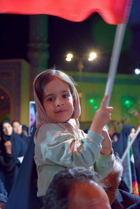 تصاویر| تجمع خود جوش شبانه مردمی در شب پنجاه و چهارم از جنگ رمضان در آران و بیدگل
