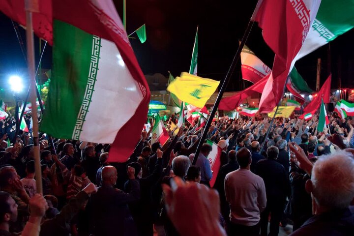 تصاویر| تجمع خود جوش شبانه مردمی در شب پنجاه و چهارم از جنگ رمضان در آران و بیدگل