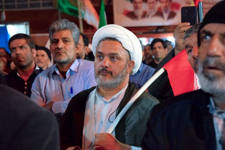 تصاویر| تجمع خود جوش شبانه مردمی در شب پنجاه و چهارم از جنگ رمضان در آران و بیدگل