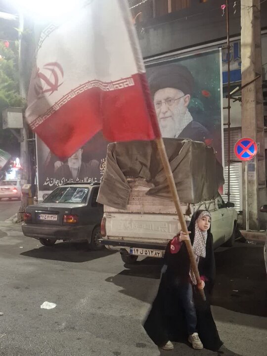 تصاویر/ پرچم گردانی مردم محله ابن سینای امیرکلا