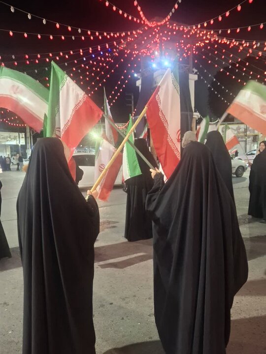 تصاویر/ پرچم گردانی مردم محله ابن سینای امیرکلا