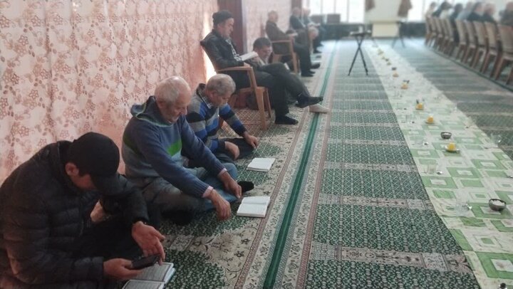تصاویر/ دعای ندبه در مسجد جامع خرم آباد شهرستان تنکابن