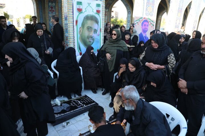 تصاویر / ادای احترام به مقام شامخ شهدای والامقام محمد قدرتی، امیر حداد و مهدی علی‌میرزایی در دامغان
