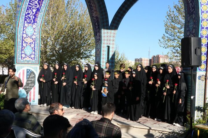 تصاویر/نهمین جلسه محفل‌شعرماه ‌به مناسبت، پاسداشت شهیده نخبه دکتر‌مهسا طاهری