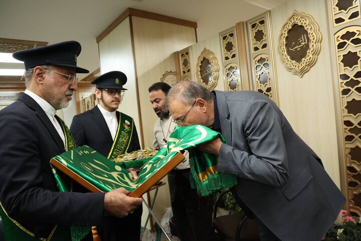 تصاویر/ دیدار خادمان آستان مقدس حضرت معصومه(س) با کارکنان بنیاد شهید و امور ایثارگران