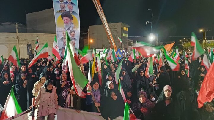تصاویر/پنجاه و چهارمین شب حضور پرشور مردم ولایتمدار مامونیه در تجدید بیعت با آرمان‌های انقلاب