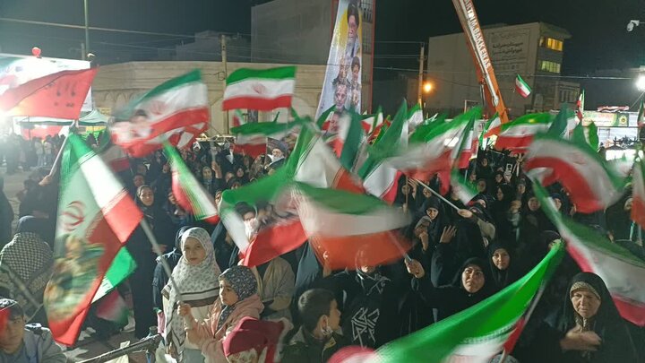 تصاویر/پنجاه و چهارمین شب حضور پرشور مردم ولایتمدار مامونیه در تجدید بیعت با آرمان‌های انقلاب