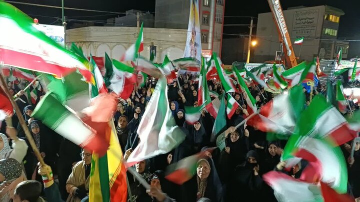 تصاویر/پنجاه و چهارمین شب حضور پرشور مردم ولایتمدار مامونیه در تجدید بیعت با آرمان‌های انقلاب