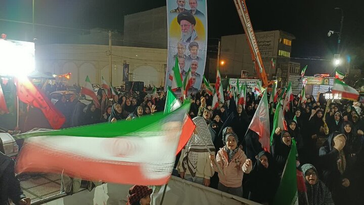 تصاویر/پنجاه و چهارمین شب حضور پرشور مردم ولایتمدار مامونیه در تجدید بیعت با آرمان‌های انقلاب