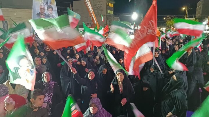 تصاویر/پنجاه و چهارمین شب حضور پرشور مردم ولایتمدار مامونیه در تجدید بیعت با آرمان‌های انقلاب