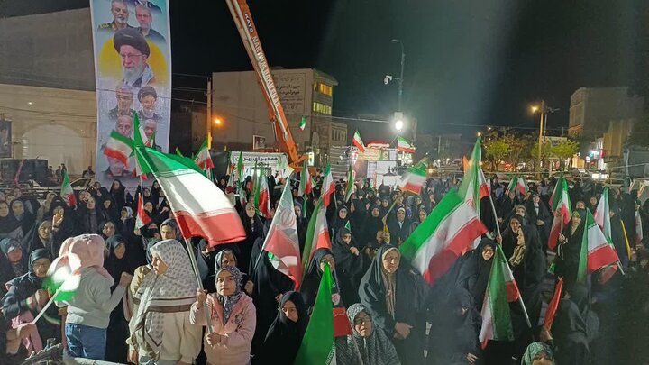 تصاویر/پنجاه و چهارمین شب حضور پرشور مردم ولایتمدار مامونیه در تجدید بیعت با آرمان‌های انقلاب