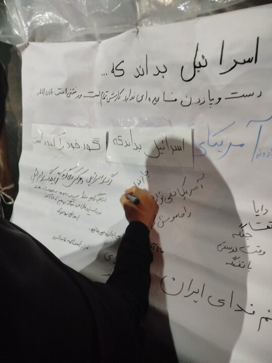 تصاویر/فعالیت طلاب مدرسه علمیه کوثر زرندیه در موکب جنگ رمضان