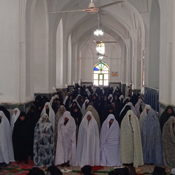 تصاویر/ اقامه نمازجمعه شهر بردسیر