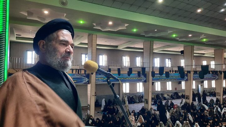تصاویر/اقامه نماز عبادی سیاسی جمعه در خمین