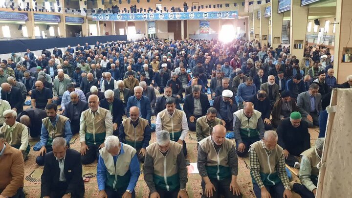 تصاویر/اقامه نماز عبادی سیاسی جمعه در خمین