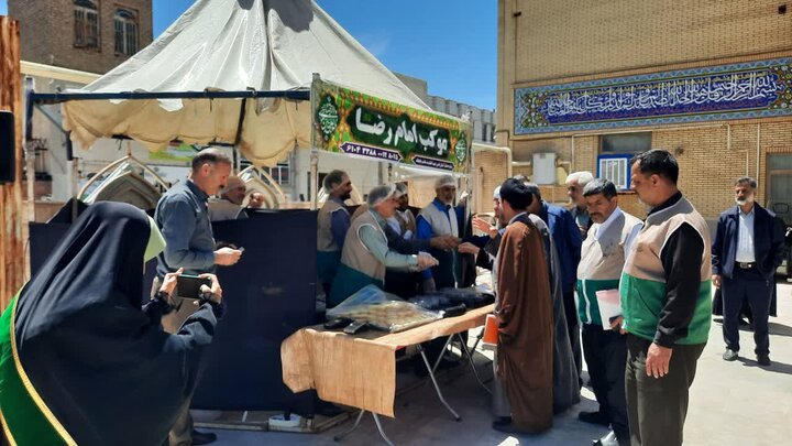 تصاویر/برپایی موکب امام رضا توسط خادمین آستان قدس رضوی در خمین